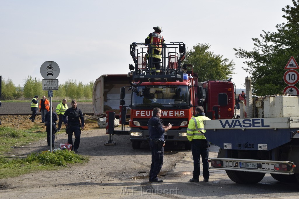 Schwerer VU LKW Zug Bergheim Kenten Koelnerstr P266.JPG - Miklos Laubert